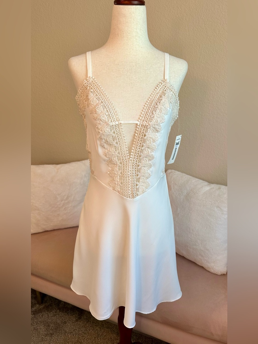NWT Flora Nikrooz Chemise White Cut Out V Neck Embroidered Lace Strappy Back S